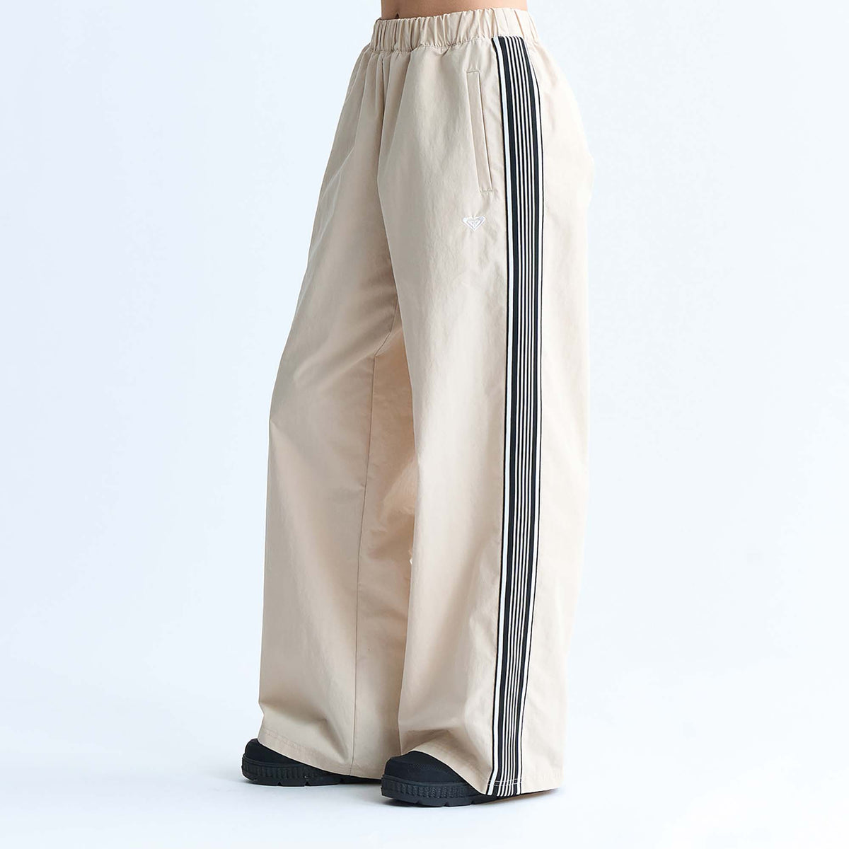 トラックパンツ JP_rpt244008_nat_01_1200x1200_