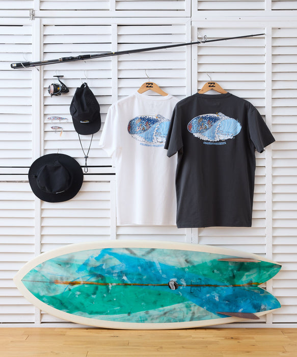 BILLABONG メンズ 【MEGABASS×BILLABONG】 
【OVER FIT】
MEGABASS SURF FLEX サーフTシャツ 【2026年夏モデル】