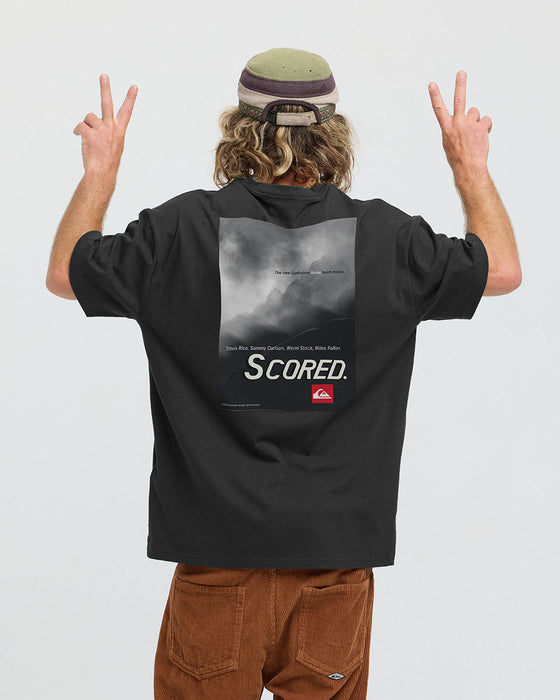 QUIKSILVER <イベント限定アイテム> メンズ/ユニセックス SCORED POSTER TEE SS 半袖Ｔシャツ【2025年定番モデル】