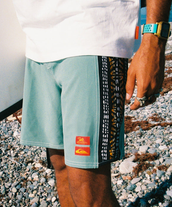 QUIKSILVER メンズ　QUIKSILVER X BOB MARLEY ZION ARCH 18 ボードショーツ 【2026年秋冬モデル】