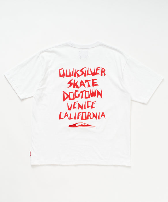 <QUIKSILVER X DOGTOWN> メンズ DTQS PG LETTER PRINT ST 半袖コットンTシャツ バックロゴ【2026年夏モデル】