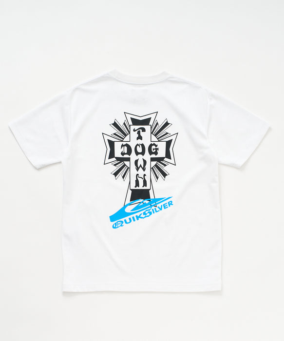 <QUIKSILVER X DOGTOWN>メンズ DTQS ARC CROSS LOGO ST 半袖Tシャツ 接触冷感 速乾 UPF50+【2026年夏モデル】