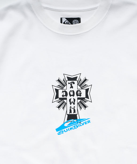 <QUIKSILVER X DOGTOWN>メンズ DTQS ARC CROSS LOGO ST 半袖Tシャツ 接触冷感 速乾 UPF50+【2026年夏モデル】