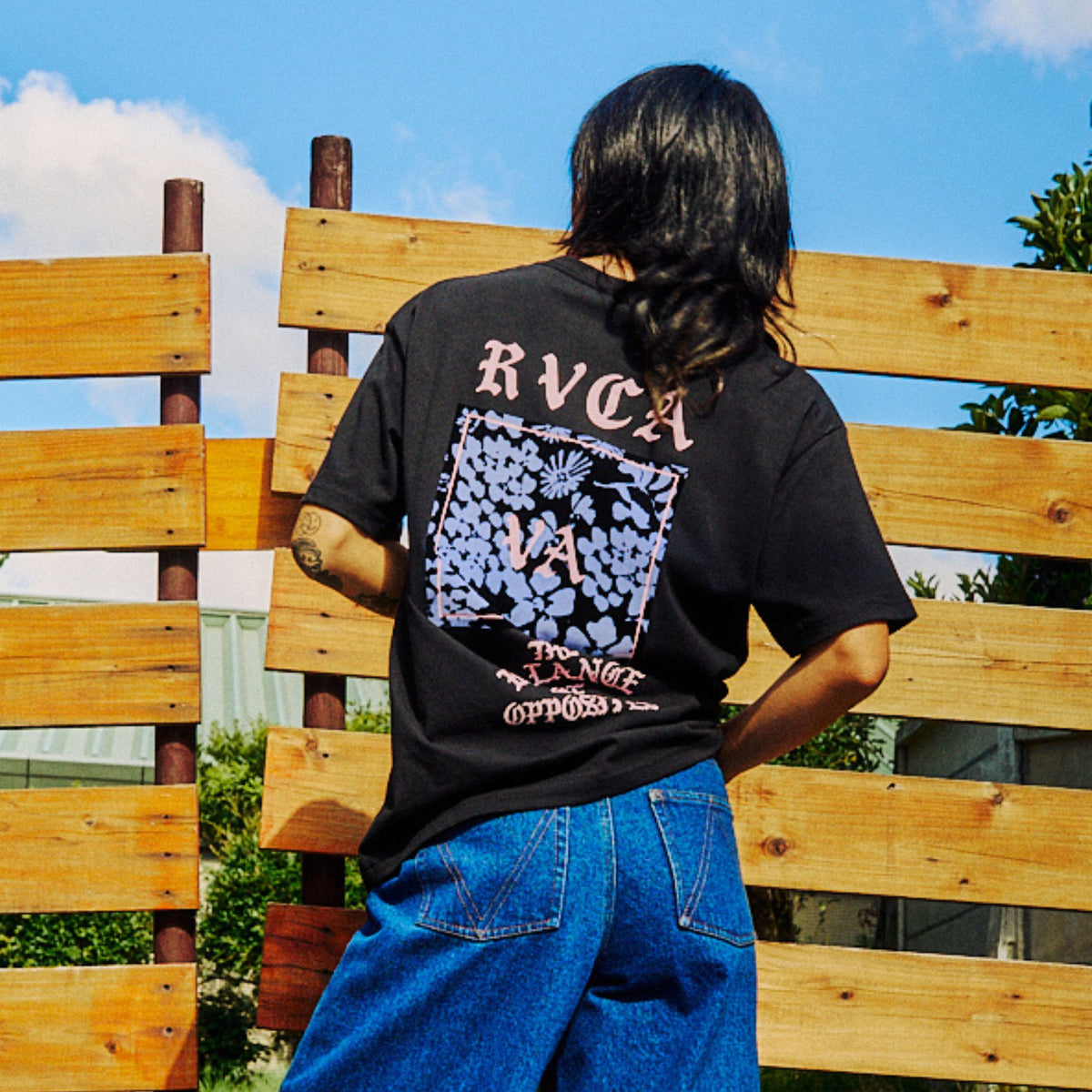 RVCA ウィメンズ DAISY VA BOX LOGO LOOSE FIT SS TEE Tシャツ 【2026
