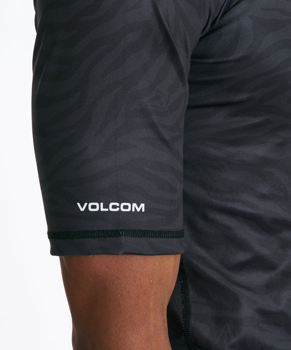 VOLCOM メンズ STONE LOGO SS RASH ラッシュガード 【2026年春夏モデル】 MUL / XL
