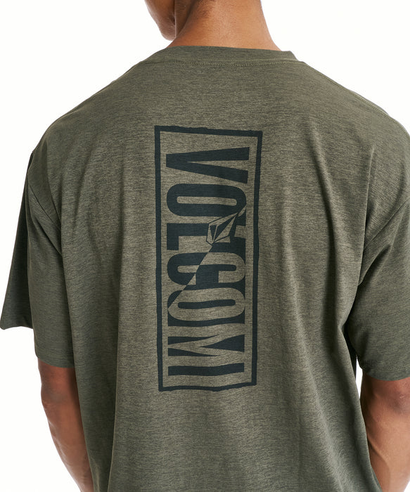 VOLCOM メンズ VERTICAL LOGO GRAPHI サーフTシャツ 【2026年春夏モデル】 OLV / XL