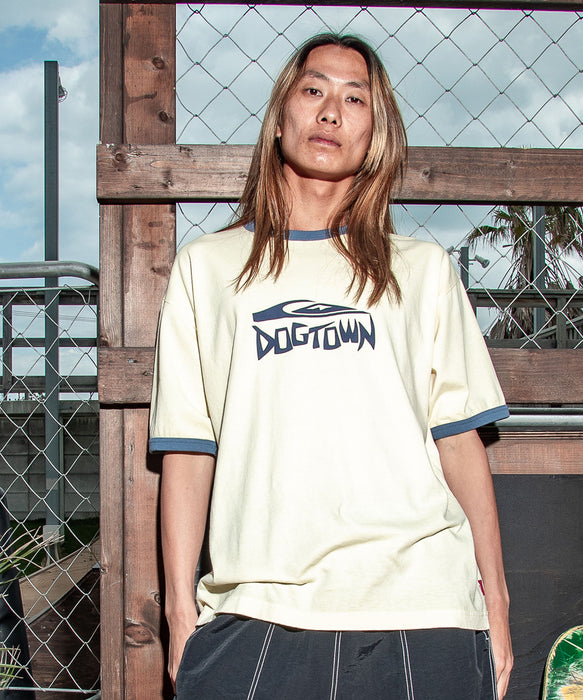<QUIKSILVER X DOGTOWN> メンズ DTQS PG HORRORSCRIPT RINGER ST 半袖コットンTシャツ ルーズフィット【2026年夏モデル】