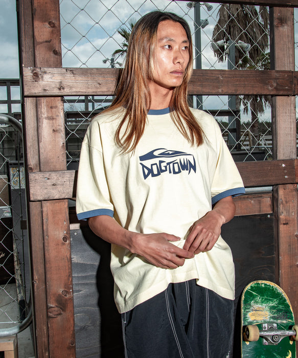 <QUIKSILVER X DOGTOWN> メンズ DTQS PG HORRORSCRIPT RINGER ST 半袖コットンTシャツ ルーズフィット【2026年夏モデル】