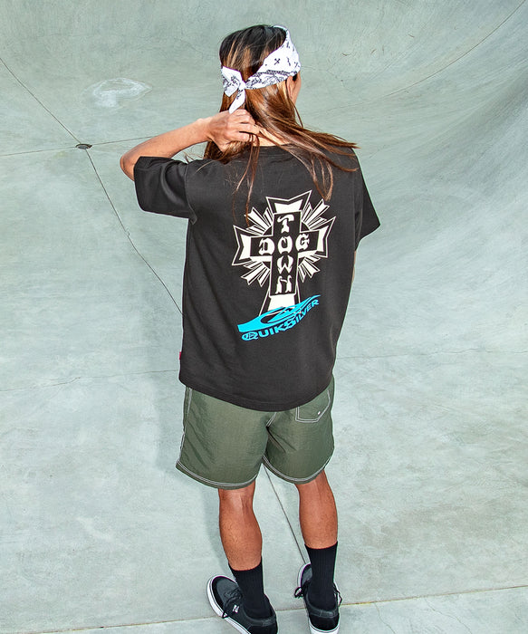 <QUIKSILVER X DOGTOWN>メンズ DTQS ARC CROSS LOGO ST 半袖Tシャツ 接触冷感 速乾 UPF50+【2026年夏モデル】