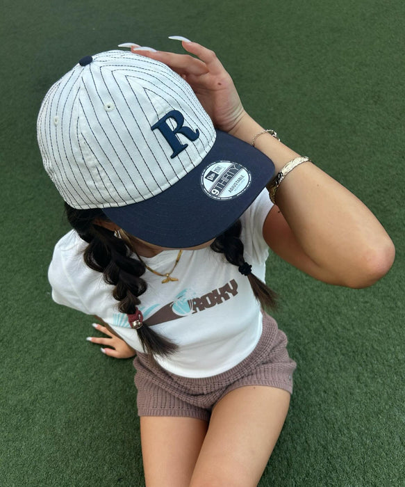 【NEW ERA】ROXY コラボキャップ 930CS ROXY PIN STRIPE 2TONE CRM NVY 【2026年夏モデル】